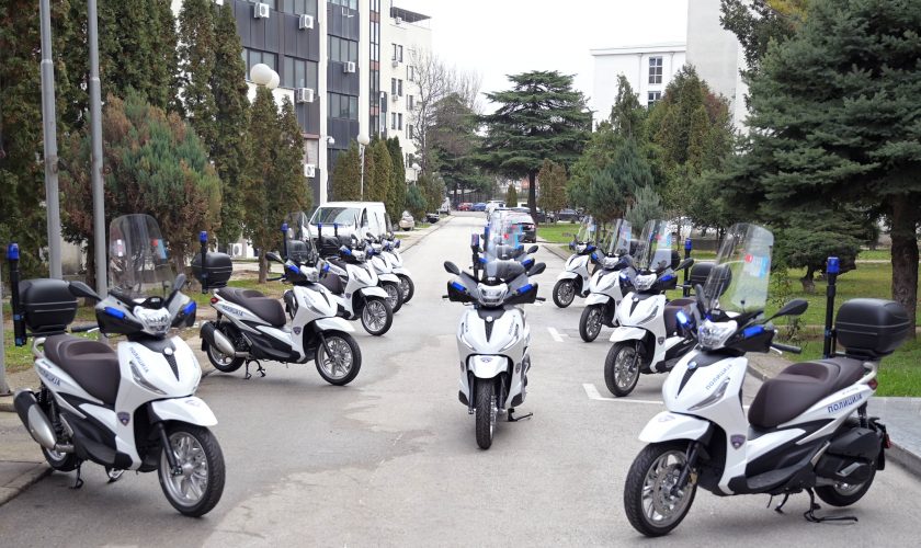 Maqedoni: Policia e pajiset me 12 motoçikleta të reja.. (VIDEO)