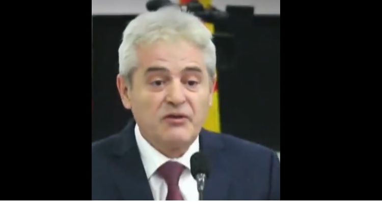 Ali Ahmeti nis të qajë kur kujton babain e vet.. (VIDEO)