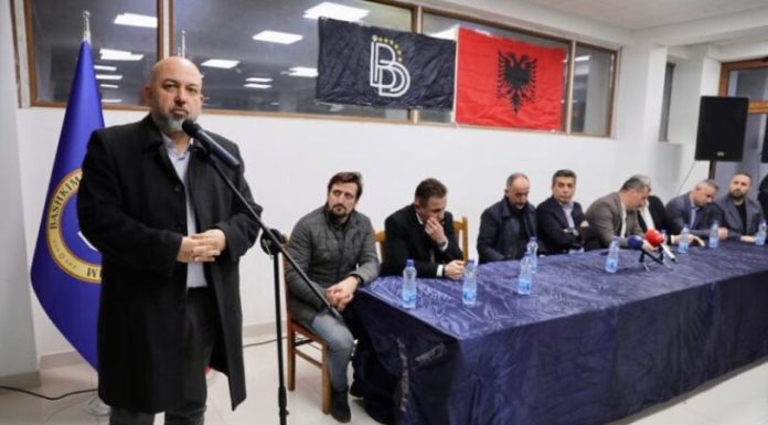 Qytetarët pyesin grupin e “Zjarrit” pse është i pakënaqur Kastriot Rexhepi..?