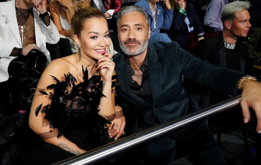 Bashkëshorti i Rita Orës: Nëse doni të martoheni me një shqiptare, mësoni shqip..!