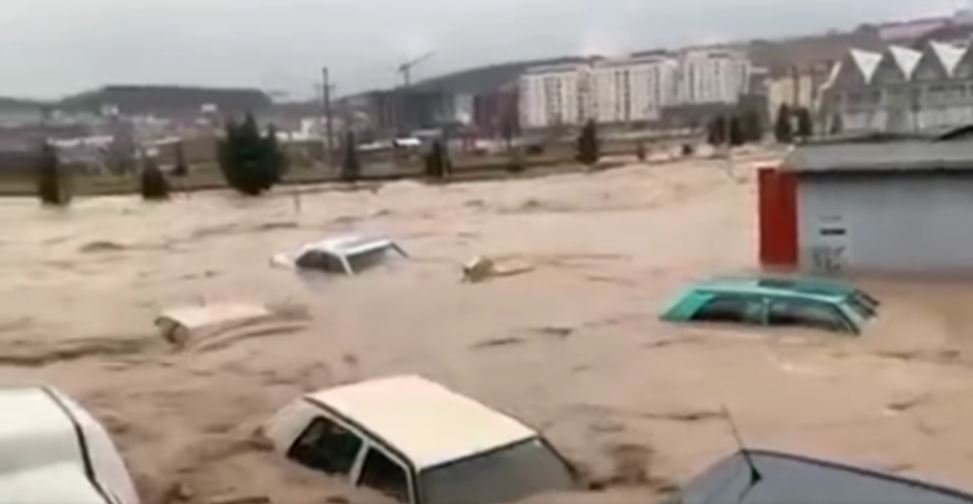 Skenderaj me tetë fshatra vërshohen nga uji (VIDEO)