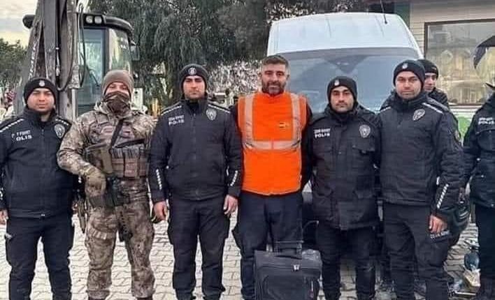 Gjeti çantën me plot 4 milionë dollarë nën rrënoja në Hatay, ia dorëzoi policisë..