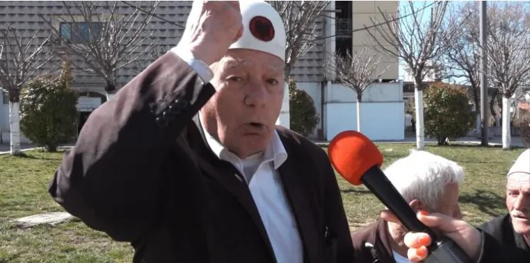 Plaku shqiptar “selam“ nuseve të reja..(VIDEO)