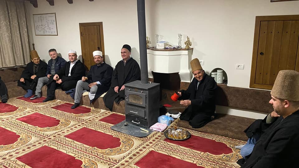 Namazi i Teravisë në Halveti Hayati Teqe në Kërçovë (FOTO)