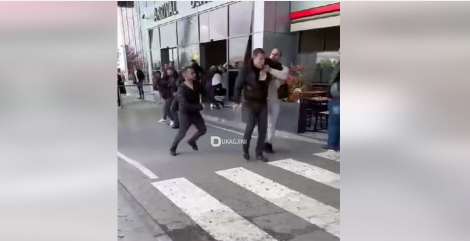 Rrahja mes shqiptarëve në Aeroport, 7 persona shoqërohen në Polici (VIDEO)