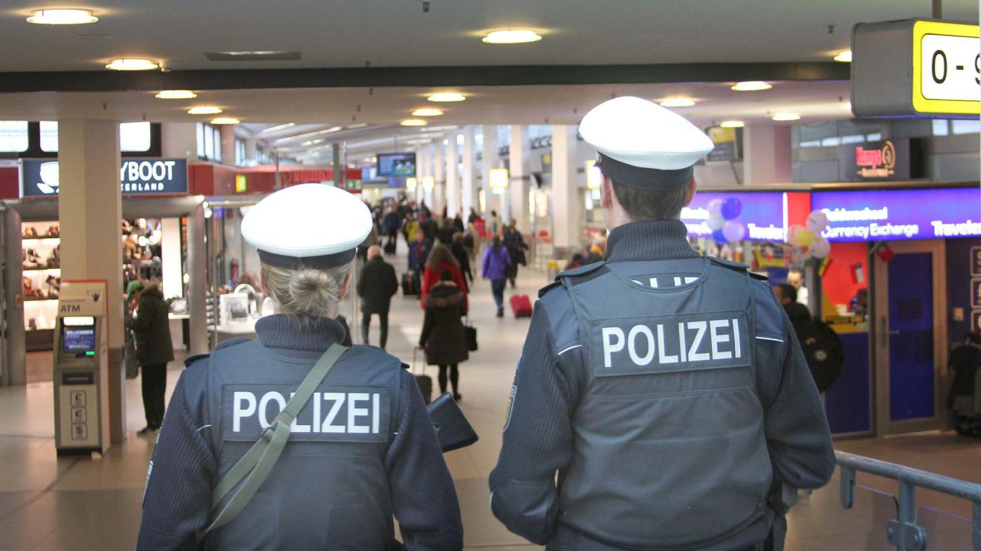 Nuk e lënë të hyjë në Gjermani, shqiptari rrah dy policë në Aeroport..!