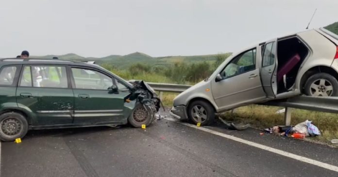 Një fëmijë 8 vjeç nga Maqedonia ka ndërruar jetë në aksident trafiku në Shqipëri..! (VIDEO)