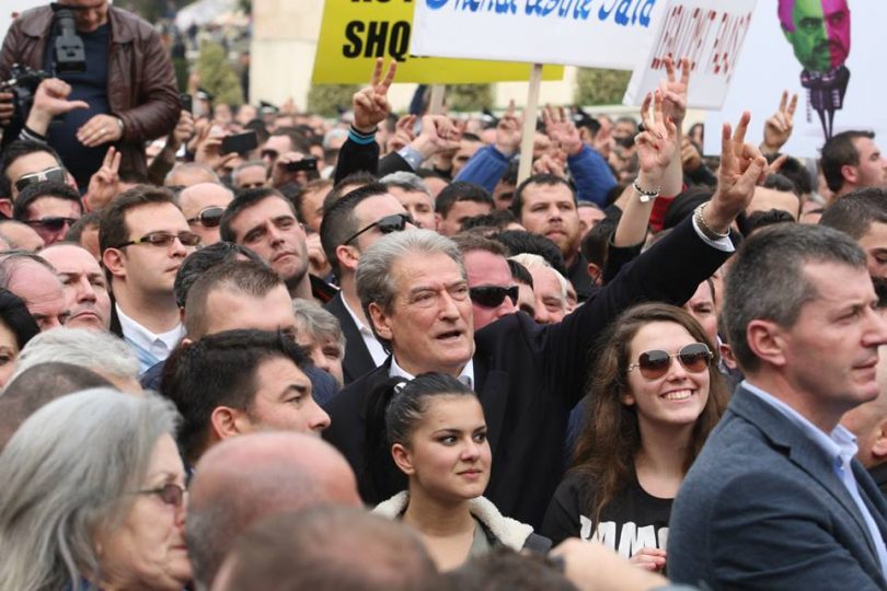 Berisha bën thirrje për rebelim të popullatës: Të përballemi me regjimin..!