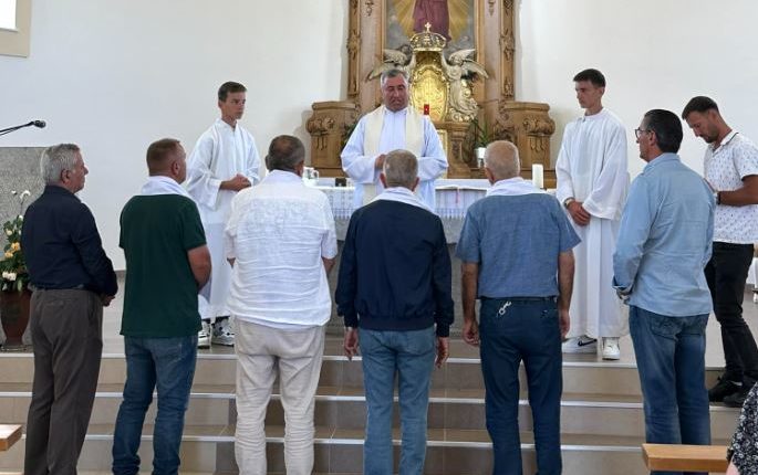 Katër profesorë e biznesmenë nga Kosova janë konvertuar në katolikë..! (FOTO)