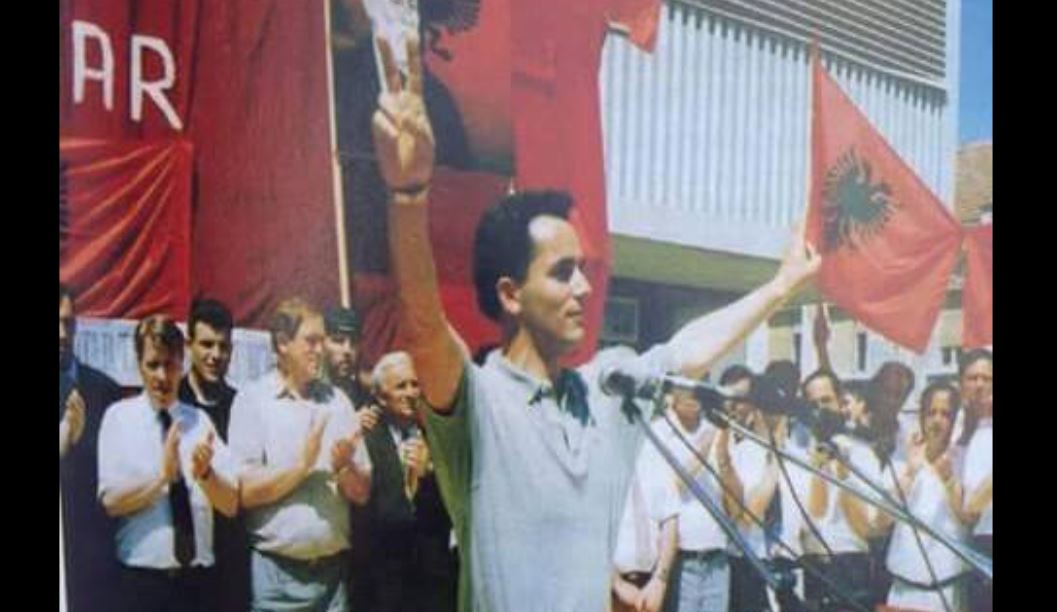 Rufi Osmani dhe vuajtjet e tij për flamurin kuq e zi..