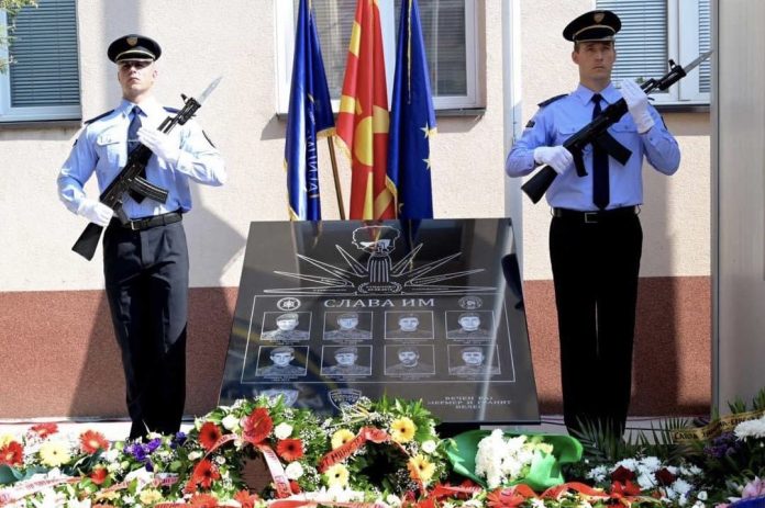 Kumanovë, pllakë përkujtimore për policët e vrarë në “Lagjen e Trimave” (FOTO)