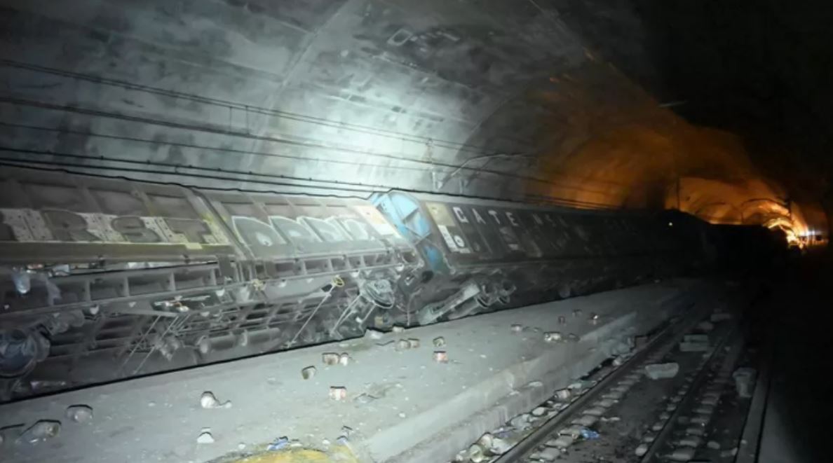 Treni del nga shinat në Zvicër, mbyllet tuneli hekurudhor më i gjatë në botë..!