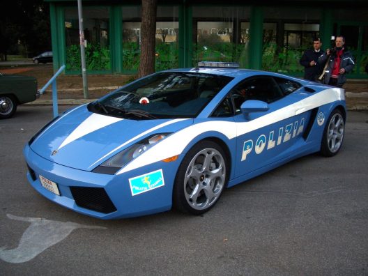 Zvicranët u habiten nga Lamborghini i policisë italiane..