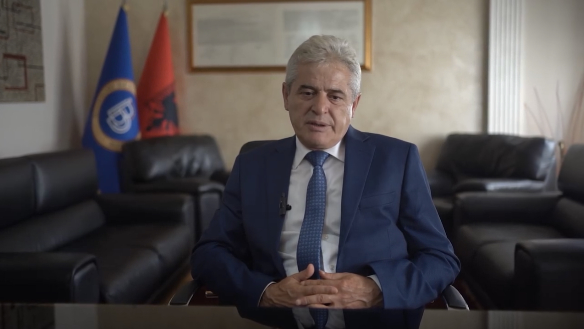 Ahmeti: Fillojmë vitin e ri shkollor me kushte bashkëkohore për mësim, pasi dija është rruga e sigurt drejt suksesit..