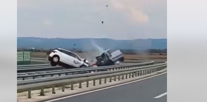 Një i vdekur nga aksidentii tmerëshmëm në Beograd..! (VIDEO)