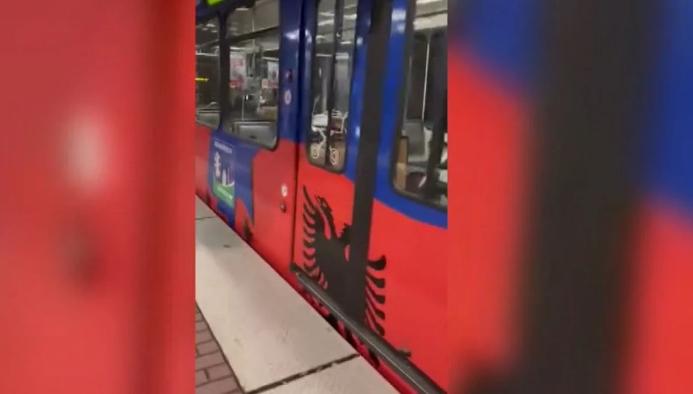 Trenat në Gjermani vishen kuqezi, ‘Shqiponja’ ‘pushton’ metronë..(VIDEO)