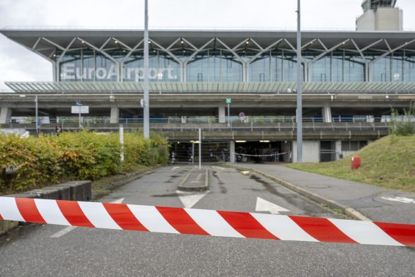 Aeroporti i Baselit rihapet pas alarmit për bombë..