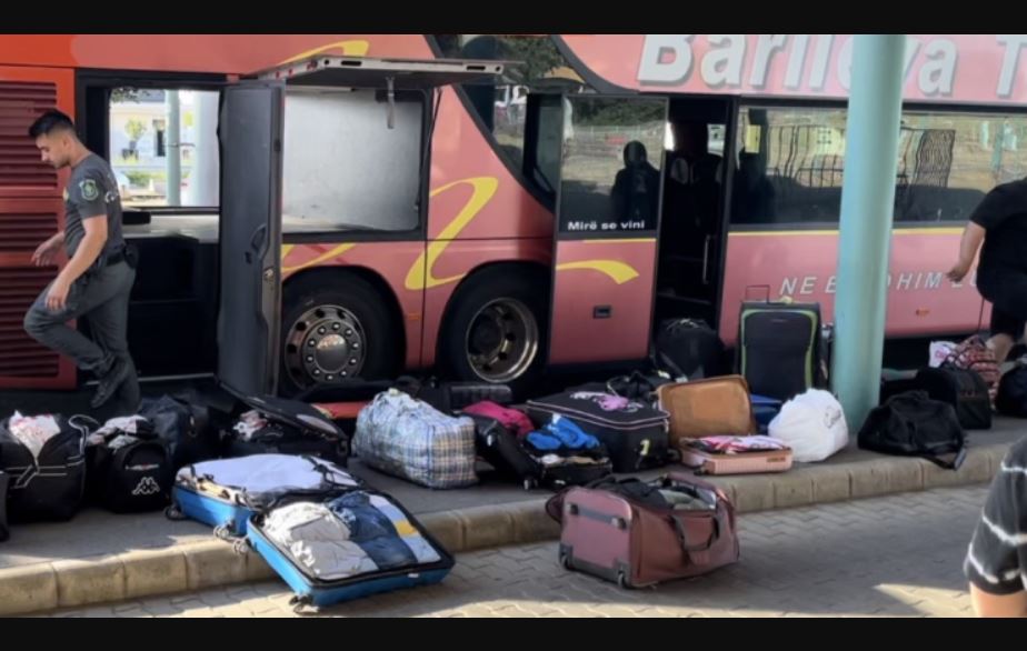 Tmerrohen mërgimtarët: Autobusi u kontrollohet për 9 orë për drogë në Hungari..!