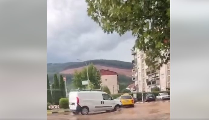 Kërçovë, të gjitha rrugët mbushen me ujë..(VIDEO)