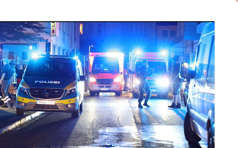 Një grua sulmon njerzit me thikë mbrenda autobusit në Siegen të Gjermanisë