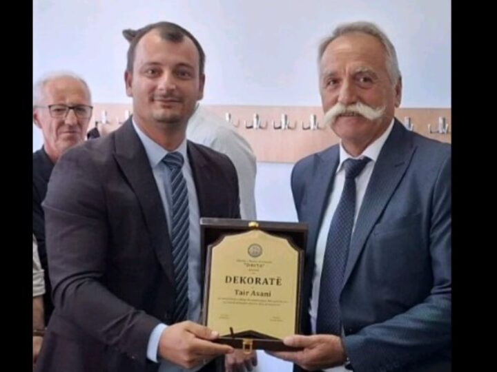 Pensionohet veprimtari e profesor Tahir Asani, që gjimnazin e Kërçovës e shëndrrojë nga “Mirko” në “Drita”!