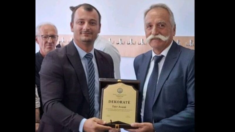 Pensionohet veprimtari e profesor Tahir Asani, që gjimnazin e Kërçovës e shëndrrojë nga “Mirko” në “Drita”!