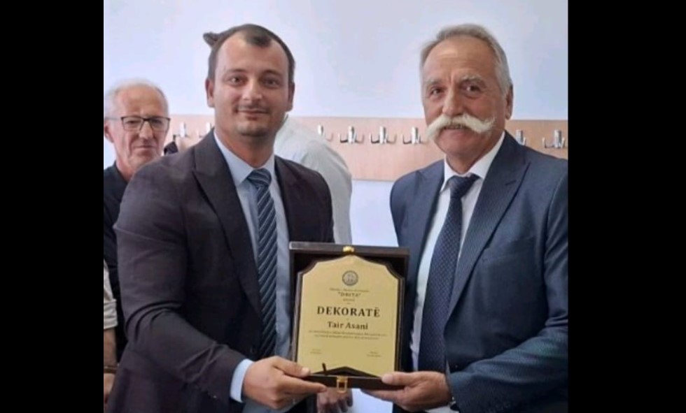 Pensionohet veprimtari e profesor Tahir Asani, që gjimnazin e Kërçovës e shëndrrojë nga “Mirko” në “Drita”!