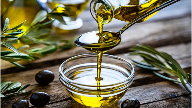 Mashtrimi me vajin e ullirit, ja si ta dalloni nëse është origjinal dhe i pastër !?