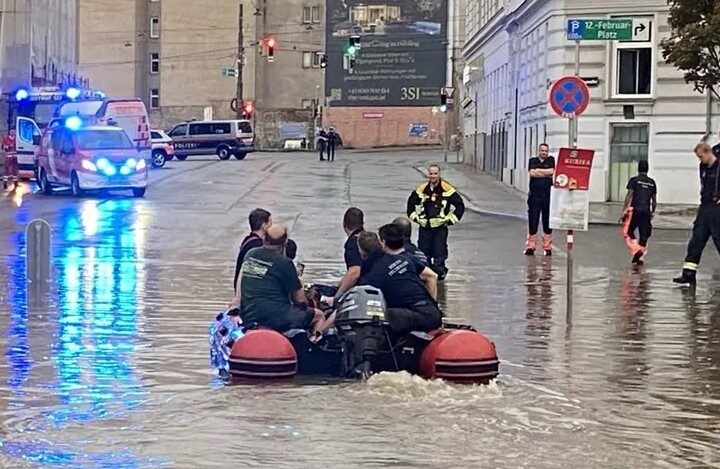 Turistët zviceranë janë bllokuar nga vërshimet në Vjenë !