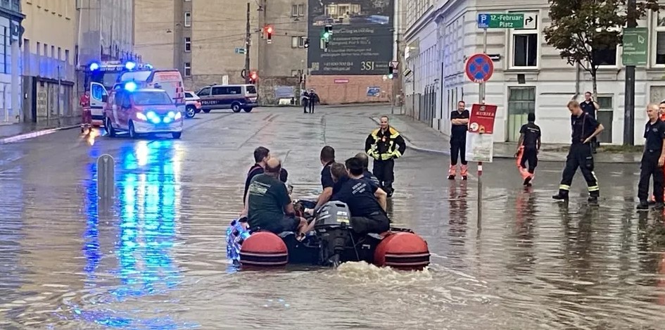 Turistët zviceranë janë bllokuar nga vërshimet në Vjenë !