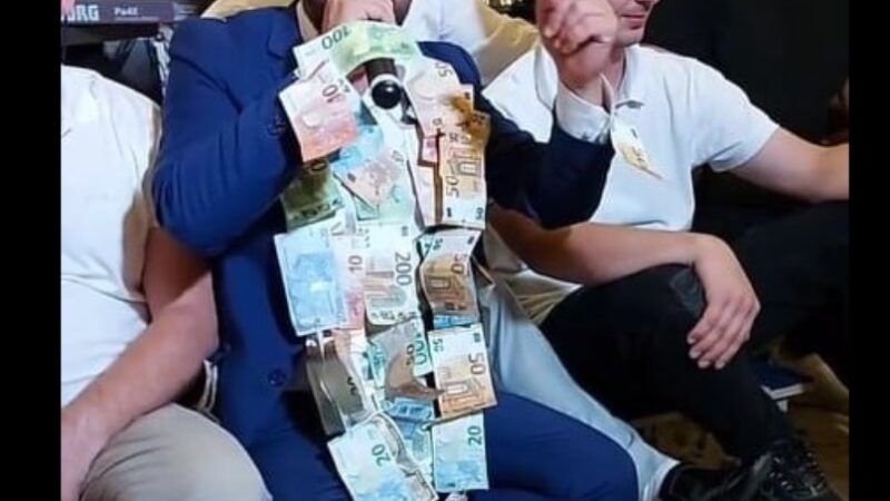 Kur një këngëtar paguhet për një natë sa një mësues për një vit!