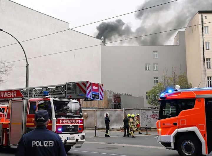 Një zjarr i madh ka shpërthyer në një restorant në Berlin, 100 zjarrfikës në vendngjarje..!