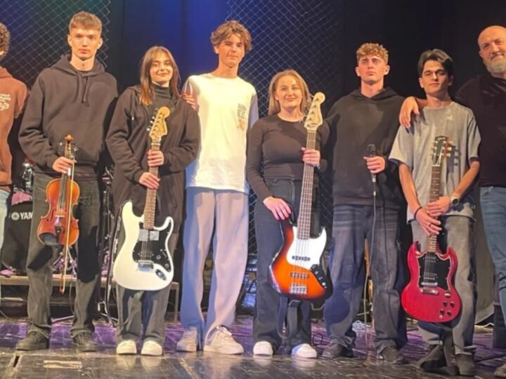 Në Kërçovë u mbajt koncert me grupe muzikore të përbërë nga nxënësit e shkollave fillore dhe të mesme