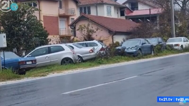 Kërçovë: Makina të braktisura dhe kaos trafiku – Rrezik për jetën dhe sigurinë rrugore..(VIDEO)