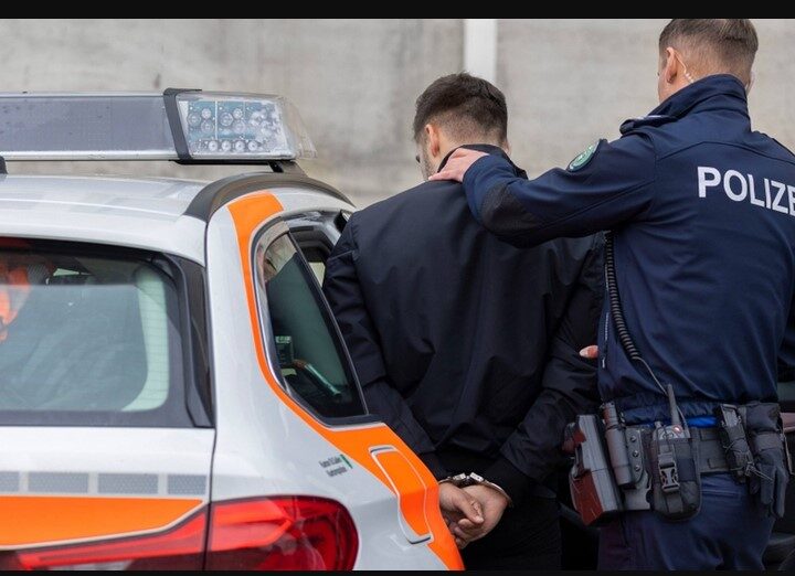 Policia zvicerane arreston katër shqiptarë ! Ja arsyet..