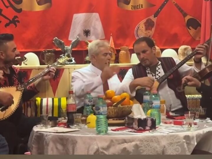 Ali Ahmeti këndon me çifteli në Zvicër..! (VIDEO)
