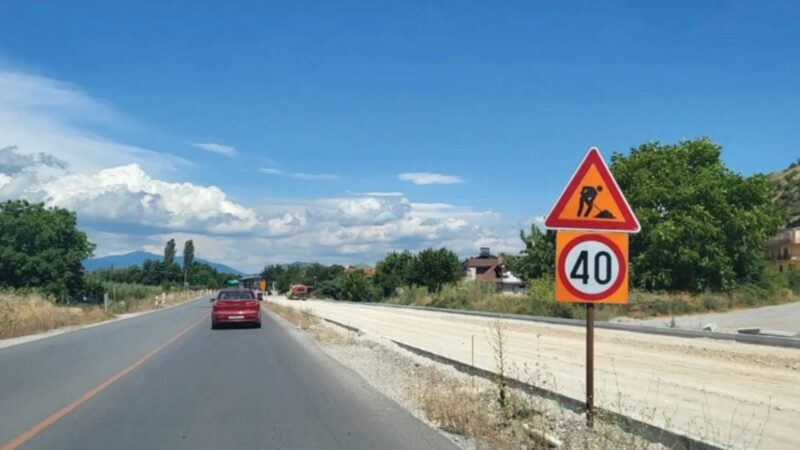 Promovohet asfaltimin dimëror të autostradës Kërçovë-Ohër..(FOTO)