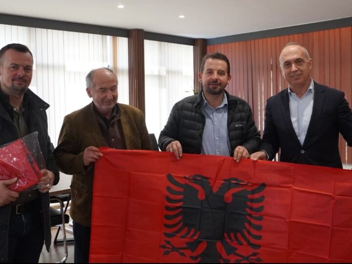 Fatmir Dehari: Vishemi kuq e zi! (FOTO)