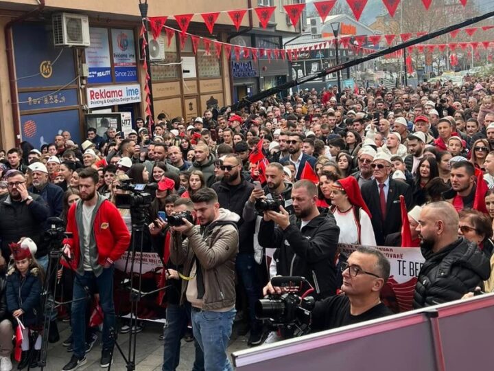 Sheshi i Kërçovës për 28 Nëntorin (FOTO)