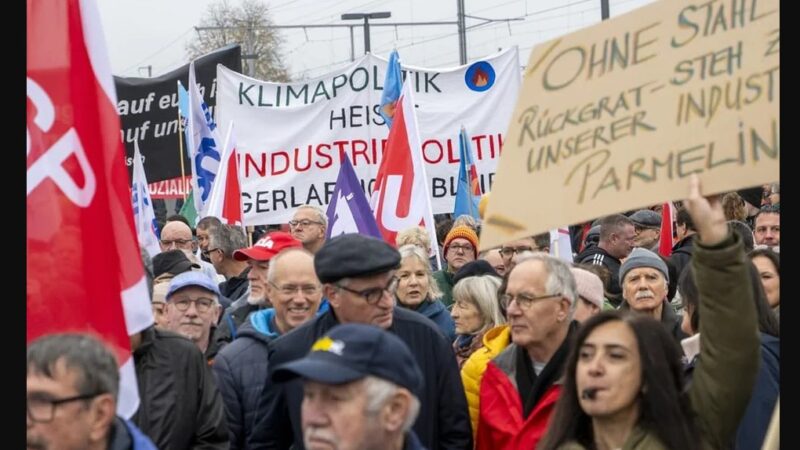 Zvicër: Qytetarët Protestojn kundër mbylljes së fabrikës..!