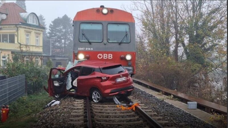 Austri: Treni godet veturën dhe e tërheq zvarrë për 70 metra..!