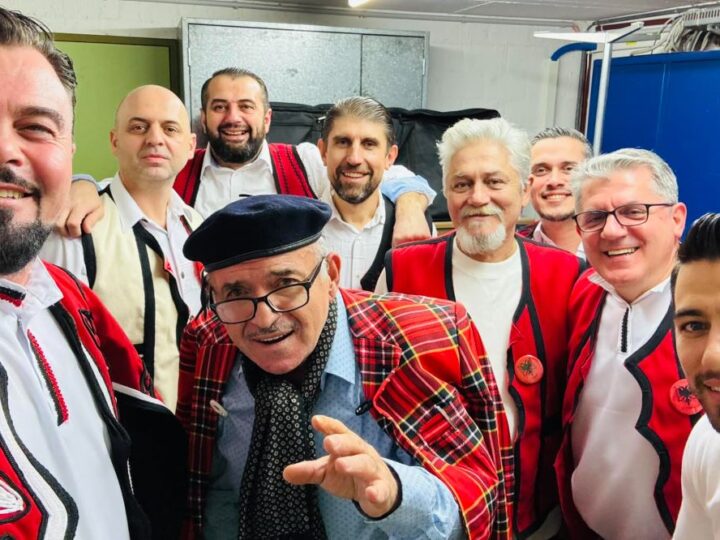 Xha Sela foto bashkë me grupin e Odës Kërçovare – Zvicër
