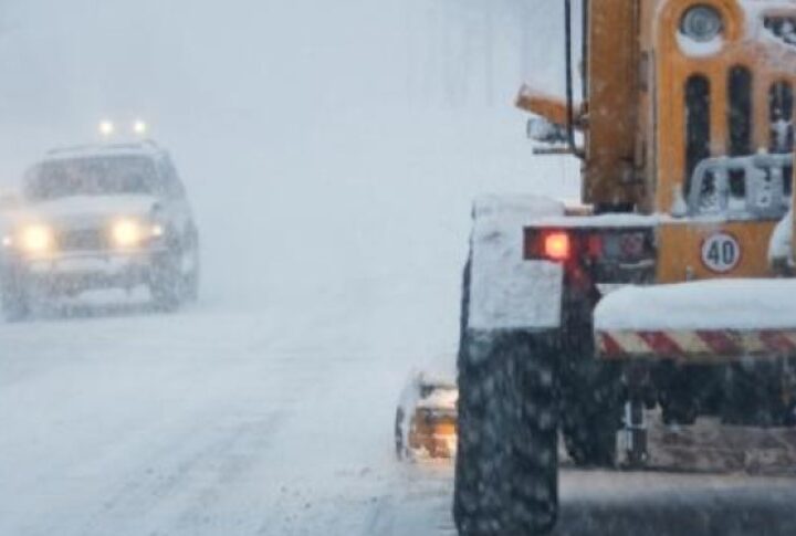 NPK “Komunalec” – Kërçovë pastron të gjitha rrugët nga Bora (VIDEO)