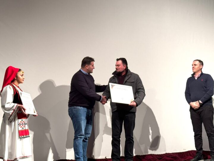 Oda Kërçovare Zvicër merr çmim si trashëgimtare e kulturës në diasporë (FOTO)