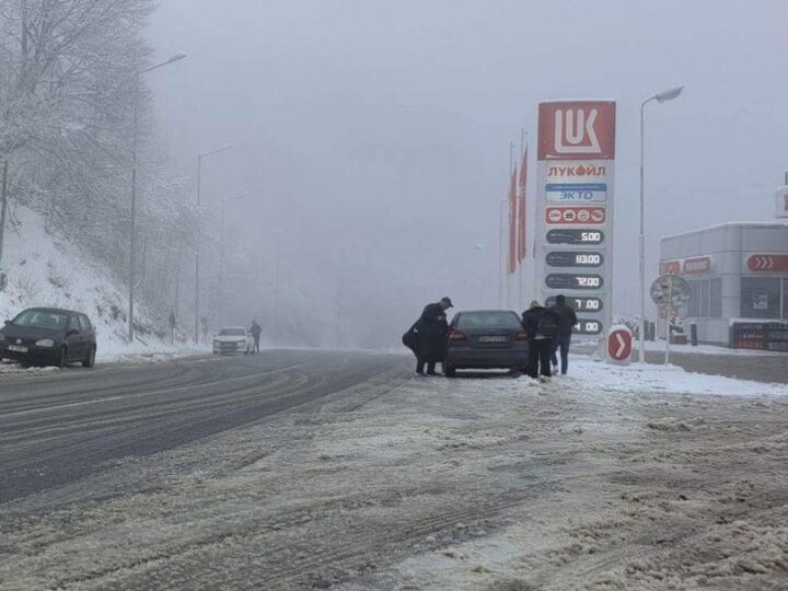 Bie bora e parë në Strazhë ! Apel për kujdes më të madh (FOTO)