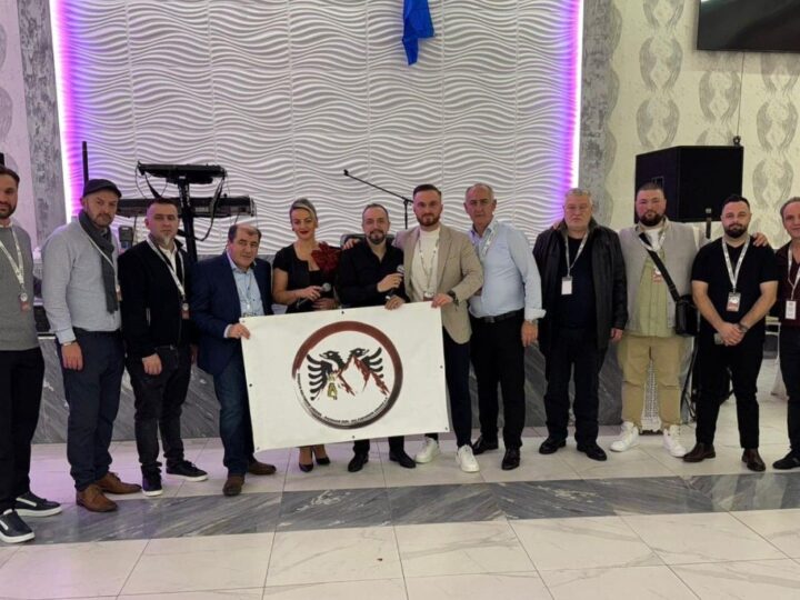 Shoqata Kulturore Uskana Dortmund organizoi  manifestimin per  Festen e Flamurit