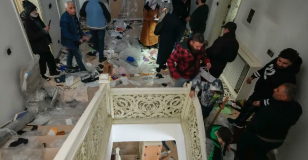 Grabitet dhe shkatërrohet pallati i Asadit..!?