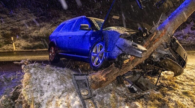 Rrugët në Gjermani bëhen të rrezikshme pas reshjeve, kështu u aksidentua një 27-vjeçare..(FOTO)