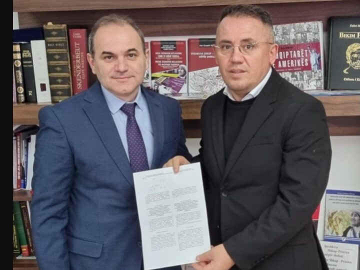 Zëvendësministri Aliu, e dorëzoi vendimin për fillimin e programit të magjistraturës në ITSHKSH