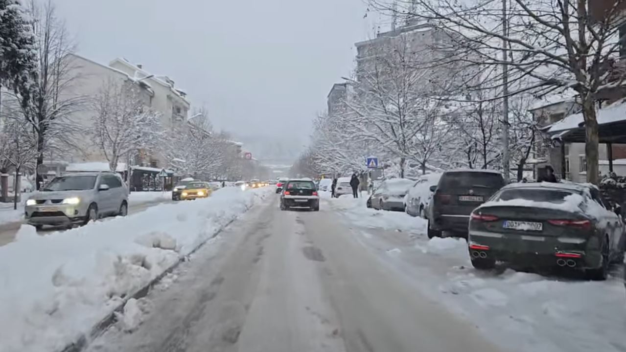 Ja si duket Kërçova me borë momentalisht..(VIDEO)